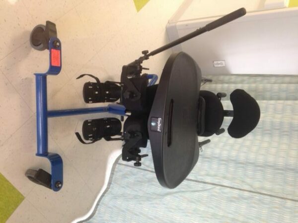 Bantam sit-stand stander