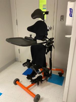 Bantam sit to stand, stander, size small