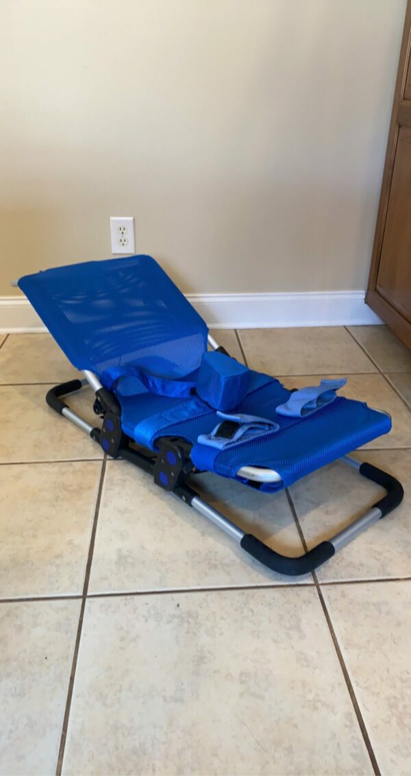 R82 Manatee Bath Chair Size small