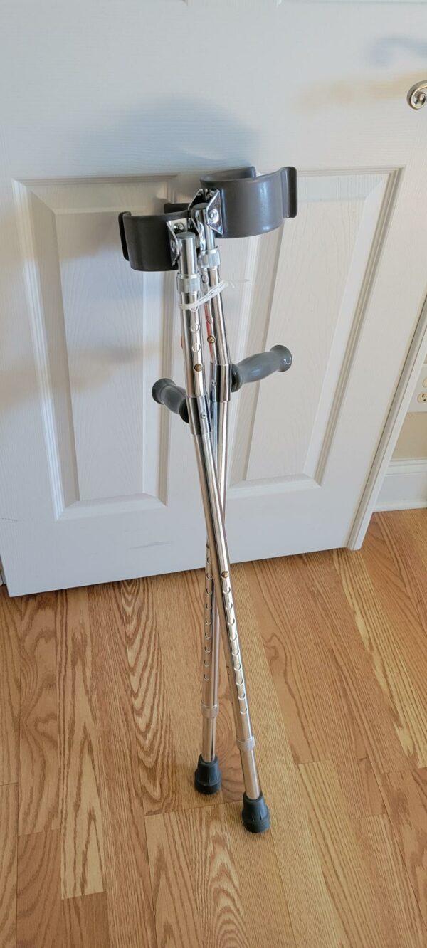 Forearm crutches, adult