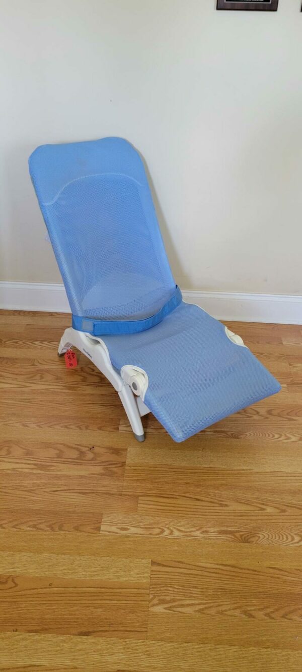 Blue Wave Bath Chair - Medium