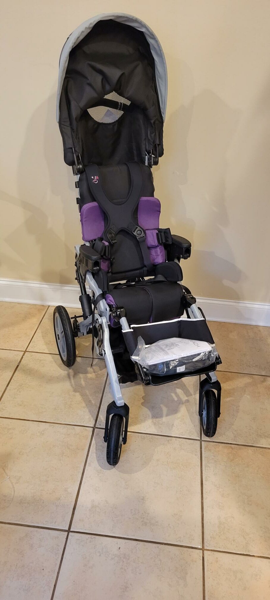 Leggero Reach stroller, 12" wide