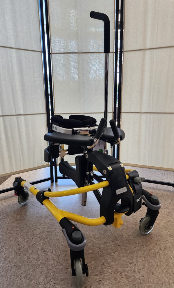 R82 Mustang Gait Trainer, size 1