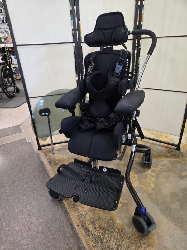 R82 'x:panda' Adaptive Seat size 1, on high-low base