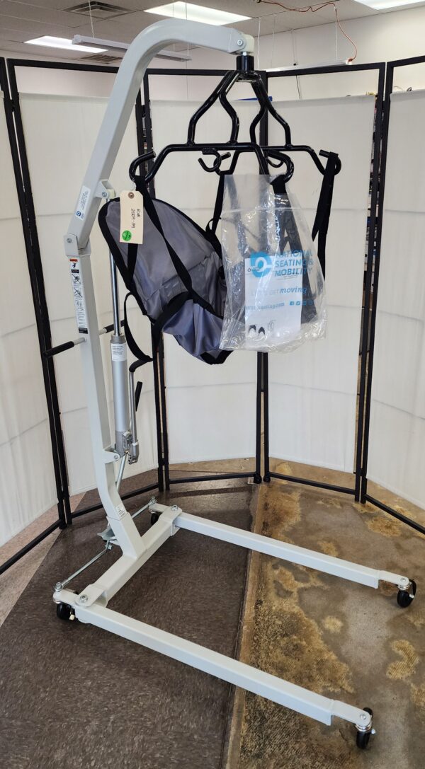 Hoyer Hydraulic Lift with universal sling (no head support)