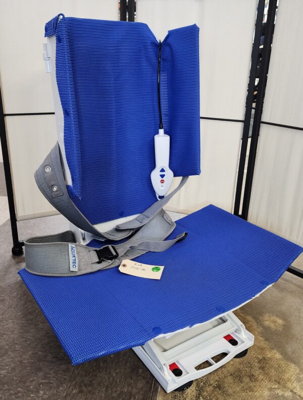 Aquatec bath lift with special reclining back