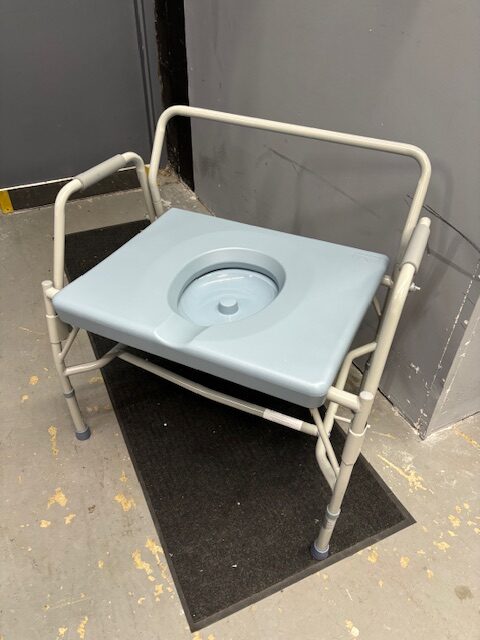Bariatric Bedside Commode