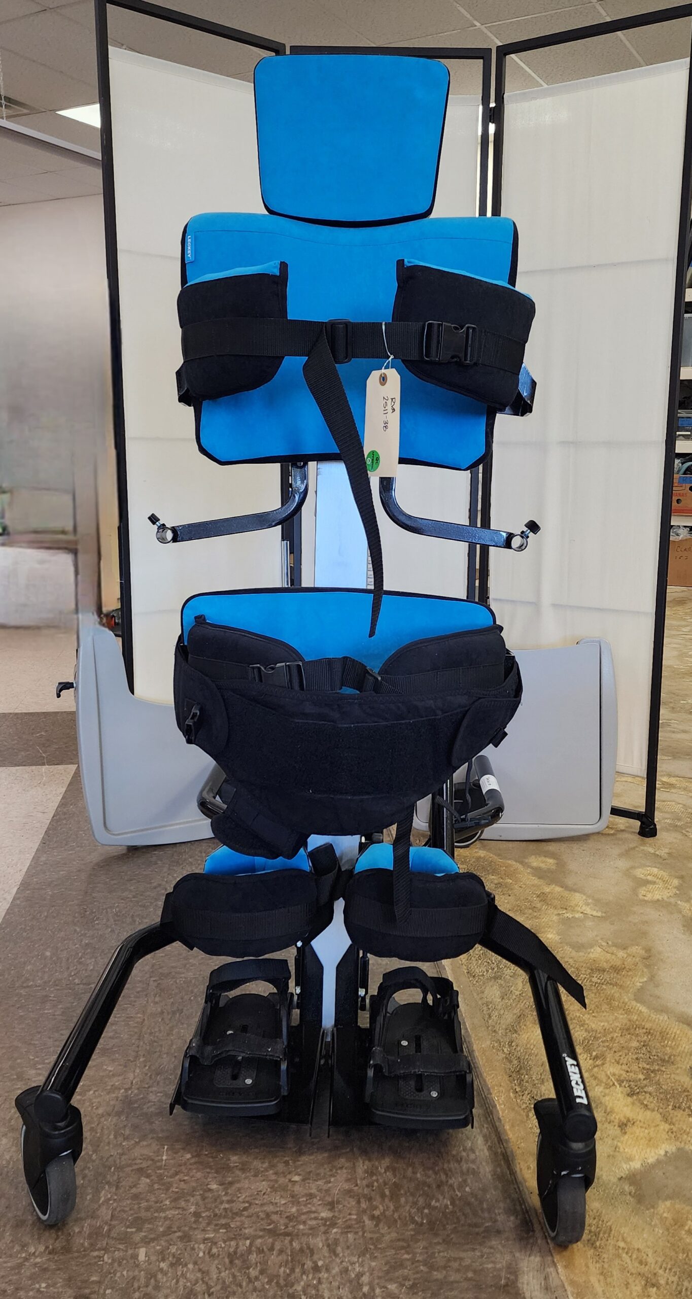 Leckey Horizon 3 in 1 stander-size 3