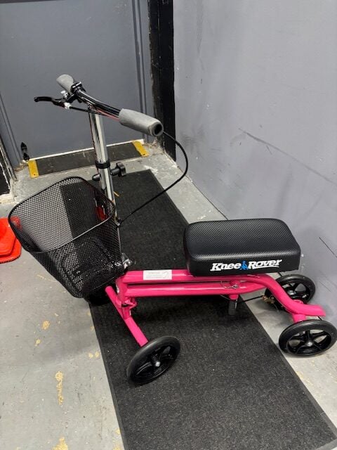 Knee Scooter, steerable