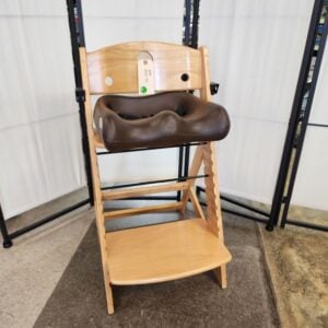 Keekaroo Height Right Kids Chair with special tomato soft touch seat insert