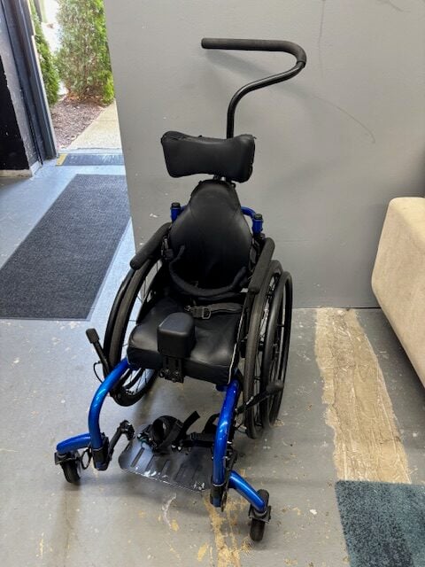 Ki Clik rigid frame manual wheelchair, 11" wide