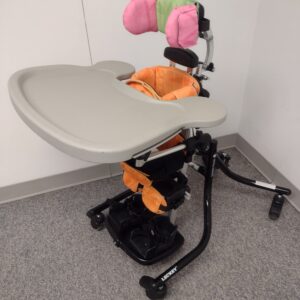 roa 2606 17 leckey squiggles stander size 1